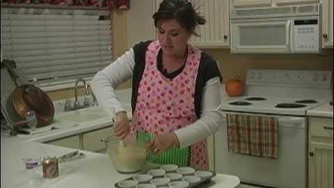 Rootbeer Float Cupcakes by Wendy Paul & 101 Gourmet Cupcakes in 10 minutes