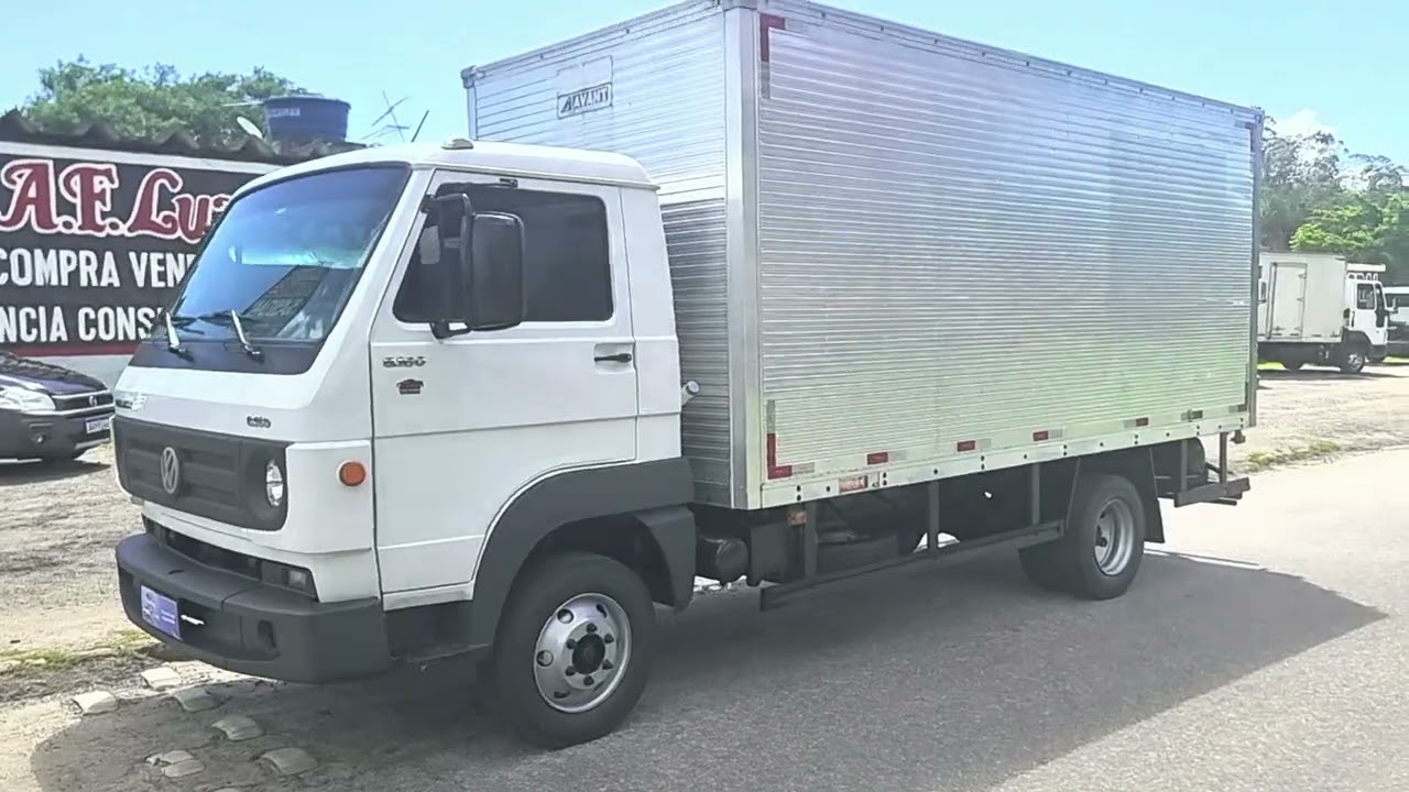 vw modelo 8.160 no baú de 5 metros ano 2014