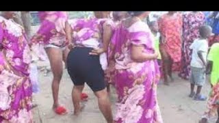 Kigodolo Cha Mtaani Wadada Wacheza Uchi Wa Mnyama