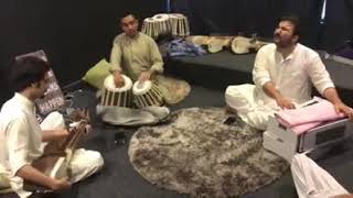 Download Lagu Azar khan tabla so pyalai sharab in Ahangkada ecademy islamabad late night music MP3 Download Lagu Azar khan tabla so pyalai sharab in Ahangkada ecademy islamabad late night music MP3