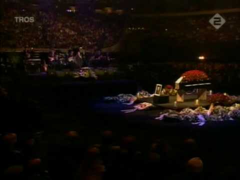 Trijntje Oosterhuis Kleine jongen live in de ArenA ter ere van Andre Hazes
