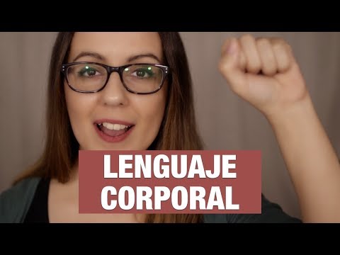 Video: ¿Qué significa golpear los puños juntos en el lenguaje de señas?