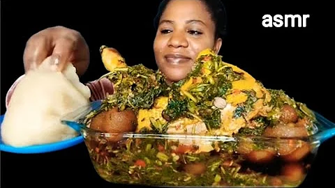African food mukbang/ vegetable soup with fufu/ with chicken and Cow skin 😋