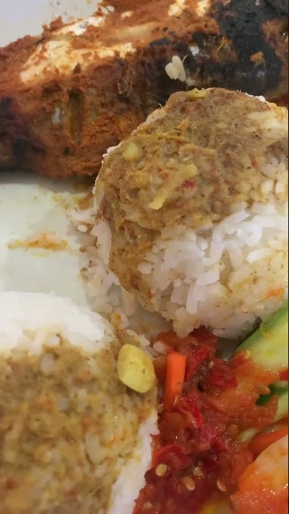 Makan siang #makansiang #ikanbakar #telurdadar #nongkrong #makan