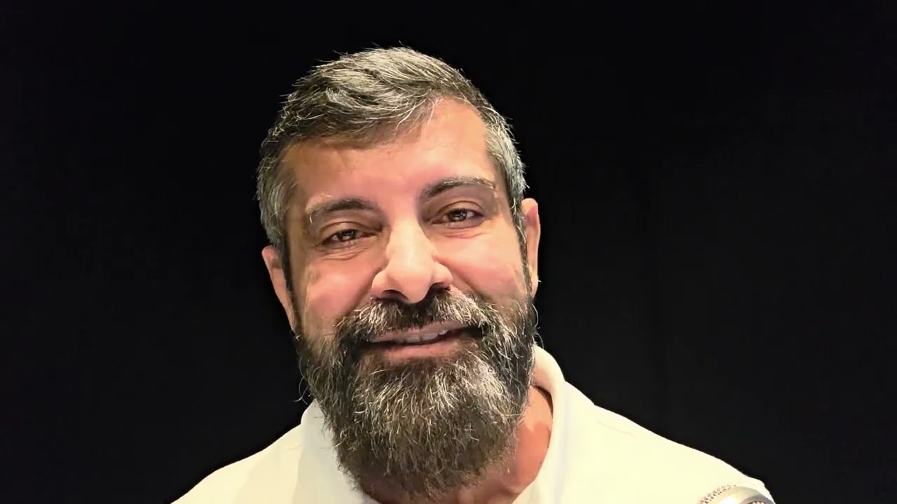 Até quando você vai insistir em continuar onde não te cabe mais? Receba esse sacode logo cedo.