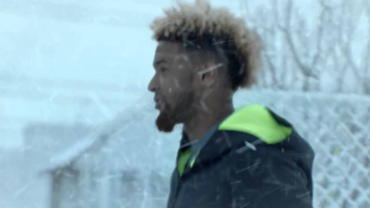 Sport sous la Neige : Belle Pub Nike