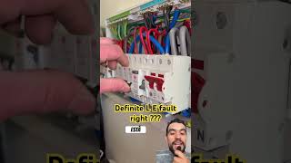 Asi se encuentra una falla a tierra, lo sabías #electrical #solar #falla #electricidad #protección