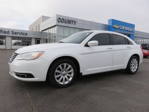 2012 chrysler 200 white