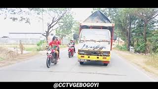 Virall!!!Truck Ragasa Oleng Parah di Lingkar Kudus!!