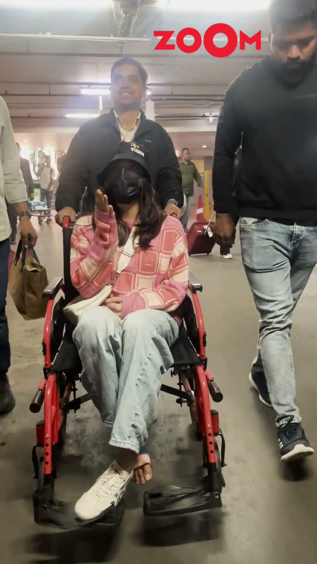 Rashmika Mandanna ARRIVES in a wheelchair at the airport due to her Injury ? #rashmikamandanna