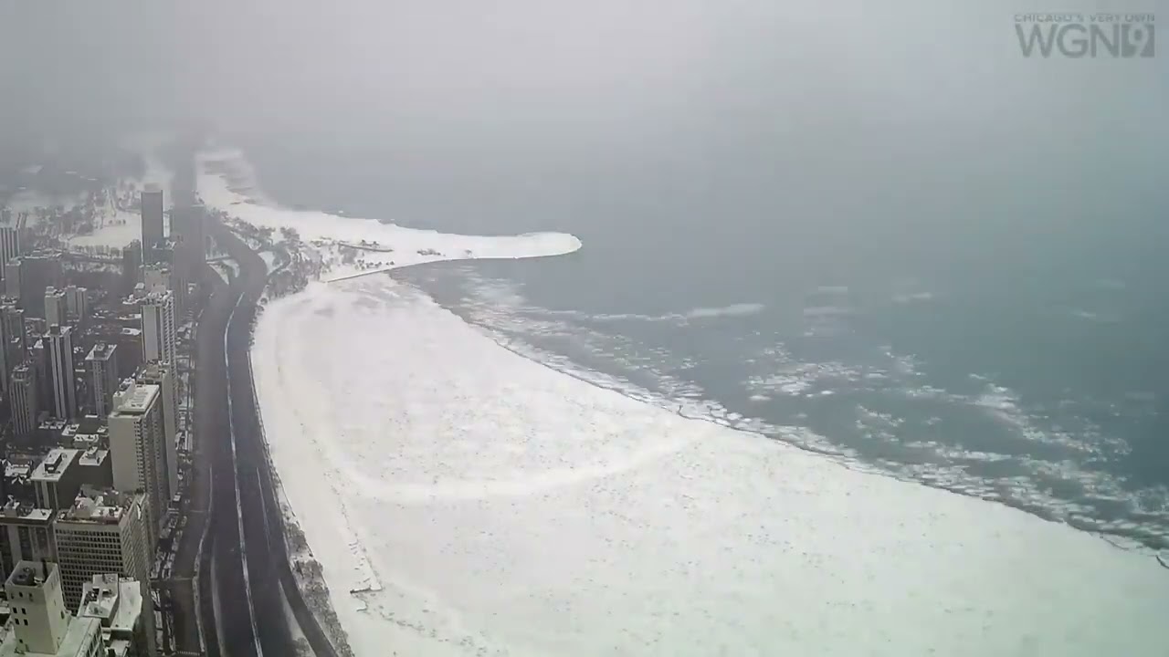 Video shows ice breaking away from Lake Michigan after deep freeze. ALLAHABAD KI TARAF SE AZAD