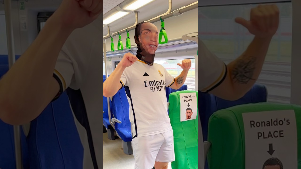 Places for Ronaldo and Messi on the subway...😮😎⚽️ 