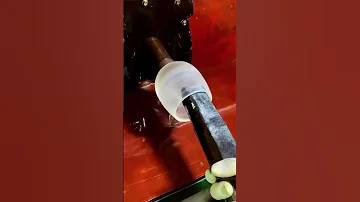Первыми сосудами для питья были рога, раковины моллюсков,