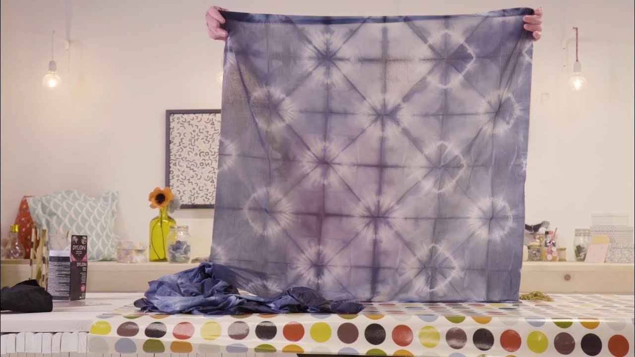 Comment réaliser un foulard shibori ? (teinture sur tissu)