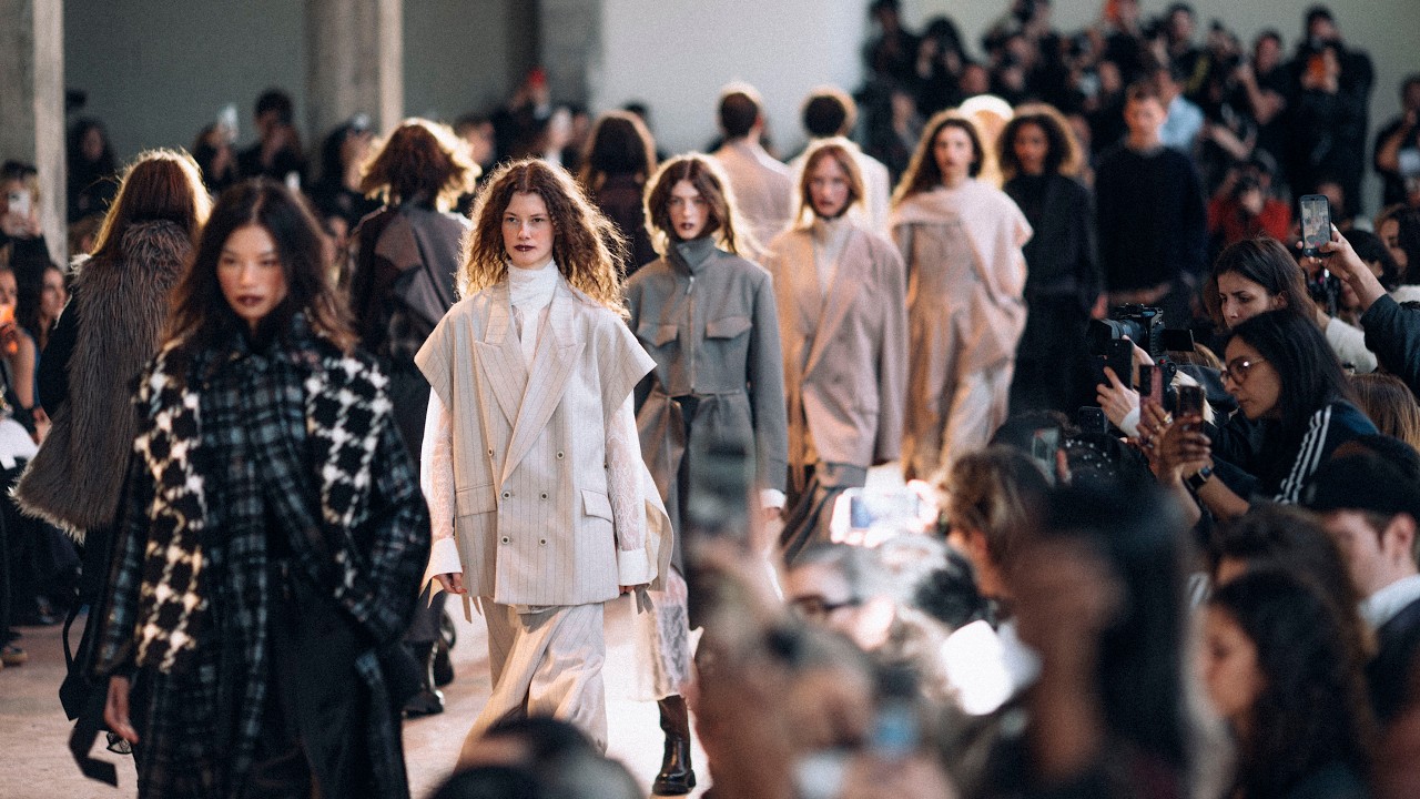 パリ FW2026】ウジョー、秩序を裏切る美 | 装苑ONLINE