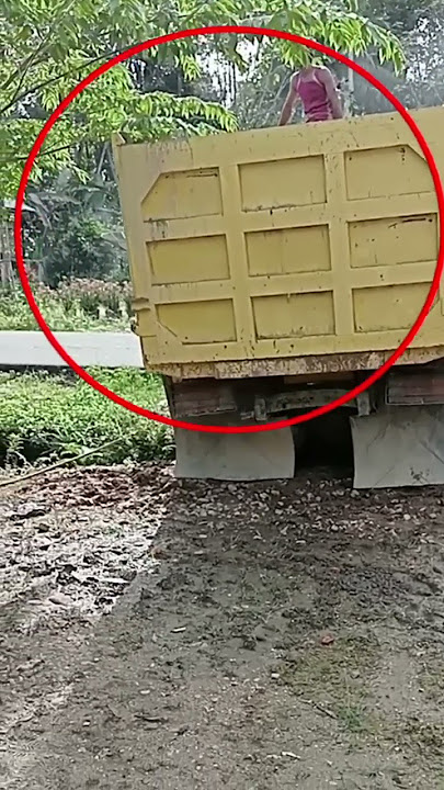 detik-detik mobil dump truk nyaris terbalik Amblas #jalan #pembangunan #short