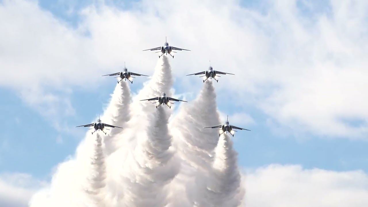百里航空祭2024 ブルーインパルス クリスマス・ツリーローパス - YouTube