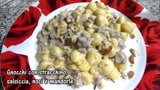 Gnocchi con stracchino, salsiccia, noci e mandorle