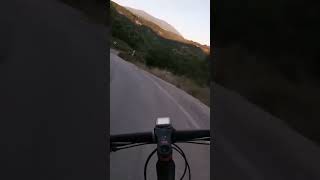 Bisikletle dağdan iniş- Hızına bakma dikkatin dağılmasın
