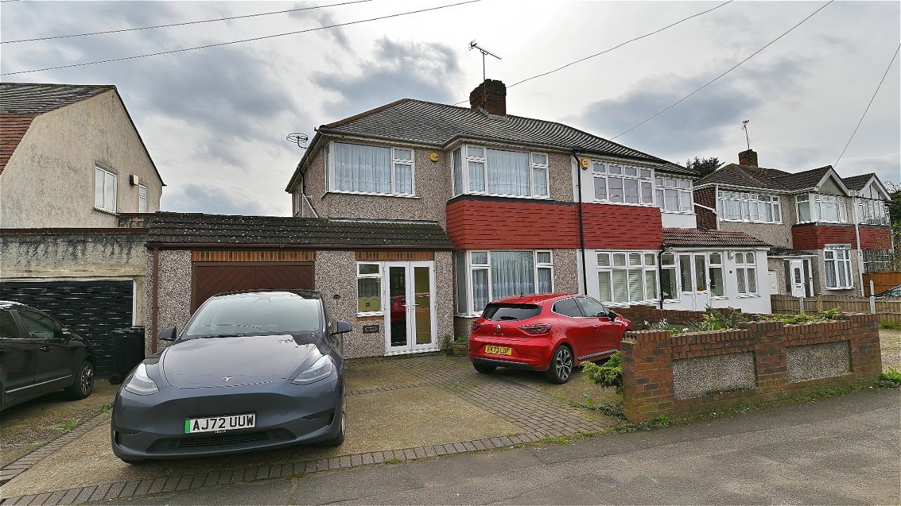 Arbon & Miller | A&M | Billet Road, Little Heath, Romford | HUGE POTENTIAL TO DEVELOP | ATT' GARAGE