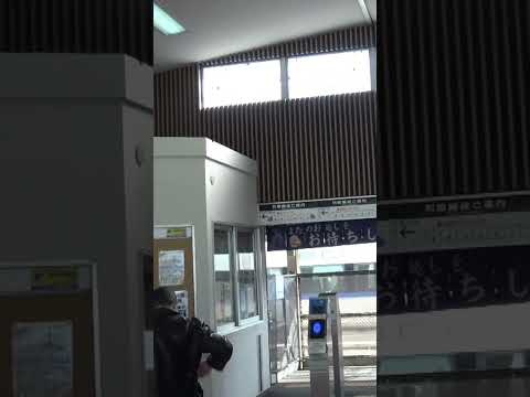 無人駅でも賑わう七尾線の和倉温泉駅改札口