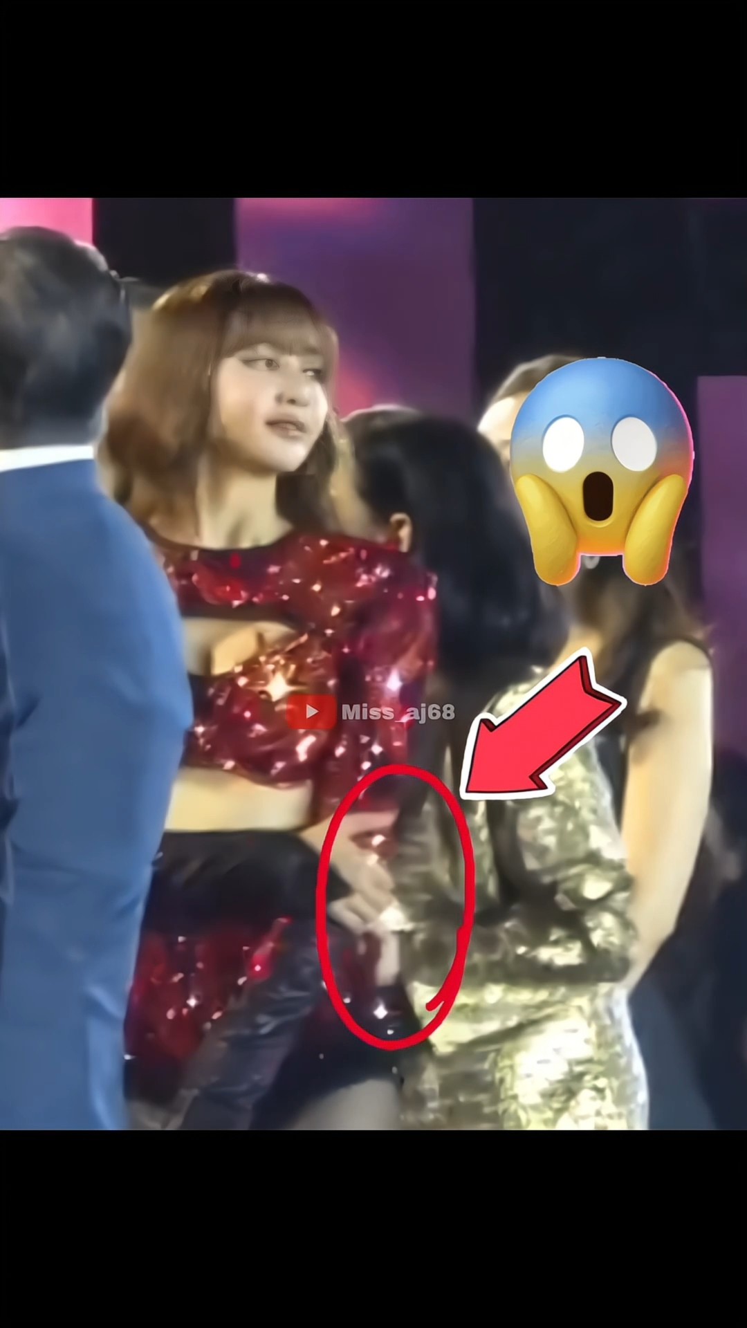 Who touched Lisa's back ? ?? #lisa #ytshorts #fypviralシ #blackpink #lili #lalisa @wearelloud