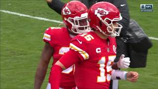 NFL - Grimacing Patrick Mahomes goes to the blue tent- Big Toe injury - [2020 Playoffs]