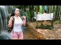 Timelapse 20 days: Girl Solo Bushcraft Alone. Help People, get Attacked, Difficulty in the Forest