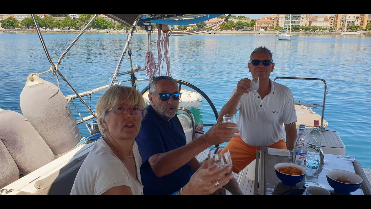 ⁣#98 arrivée en Grèce.  mouillage à Agio Stefano . Arrivée su Corfou et panne de batteries