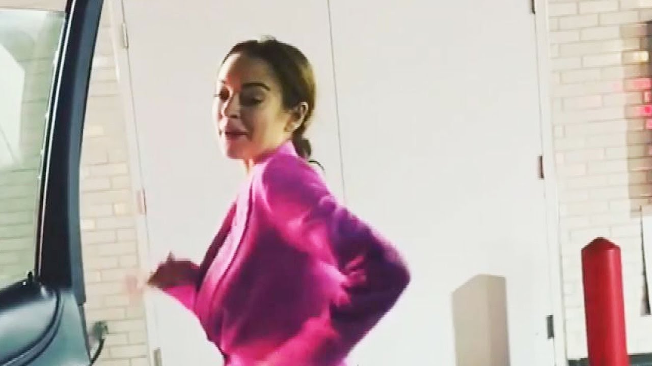 Lindsay Lohan Shows Off Her WILD Dance Moves at a Gas Station YouTube