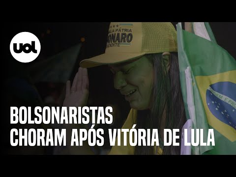 Eleitores de Bolsonaro choram após anúncio de vitória de Lula