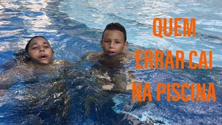 DESAFIO DA PISCINA! QUEM ERRAR CAÍ NA ÁGUA! POOL CHALLENGE