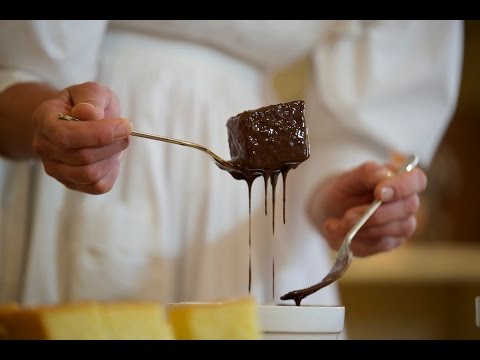 How to make a traditional Aussie Lamington! - YouTube