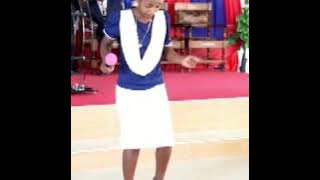 Believe akiimba  katika kanisa LA EAGT  mlimwa west Dodoma kwa askofu brown mwakipesile