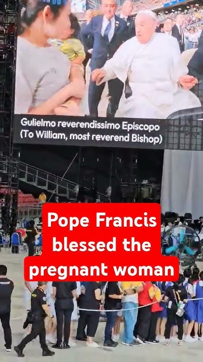 POPE FRANCIS BLESSED THE PREGNANT WOMAN - YouTube