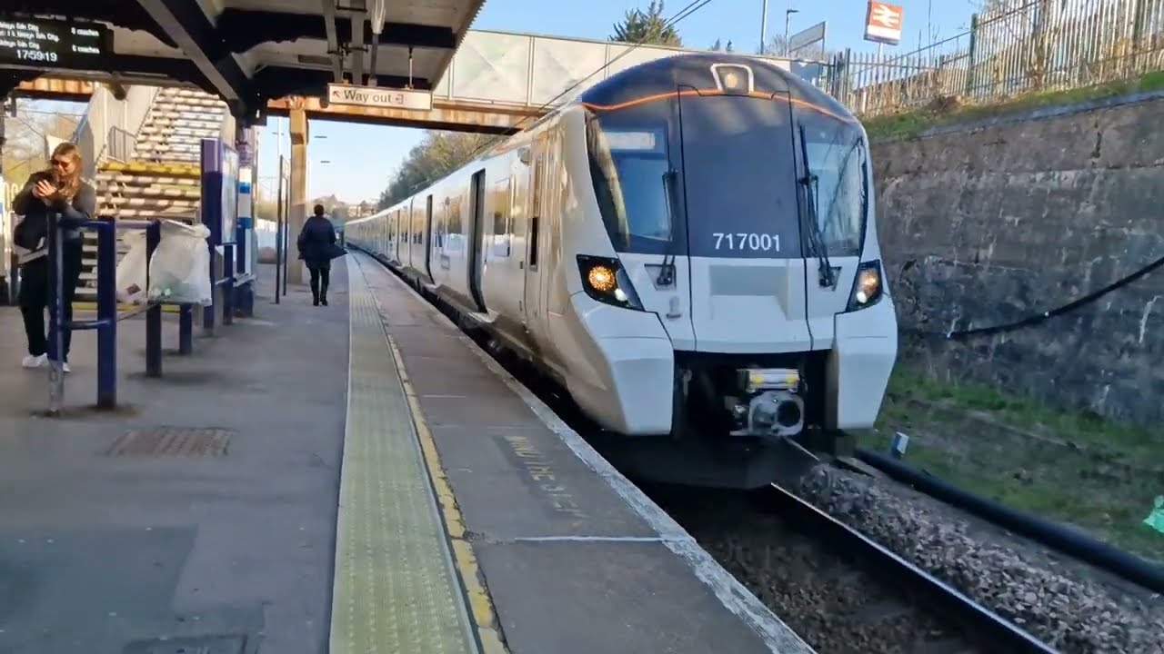 OAKLEIGH PARK Rail Station (2025)