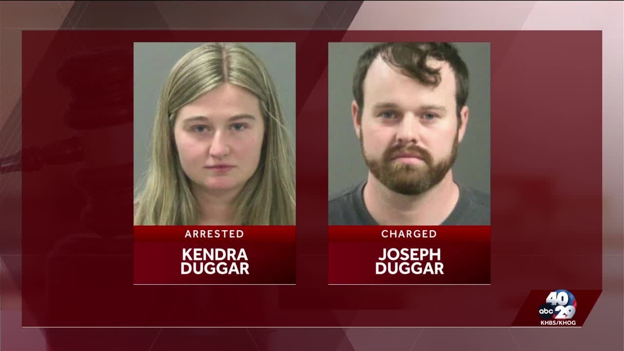 Joseph Duggar và vợ Kendra mỗi người đều đang phải đối mặt với những cáo buộc mới tại Tontitown.