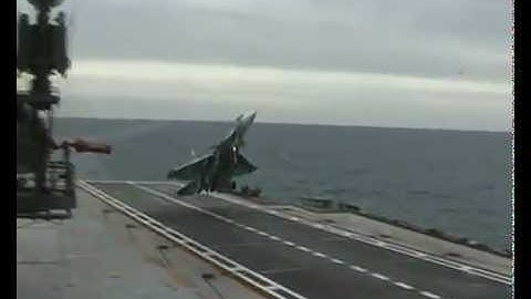 Sukhoi Su-33 Flanker-D aborted aircraft carrier landing