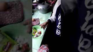 WANI BUMBU!!! POTONGANE GEDE DOWO EMPUK - Lontong Kikil Kapasari Surabaya Bikin Ketagihan