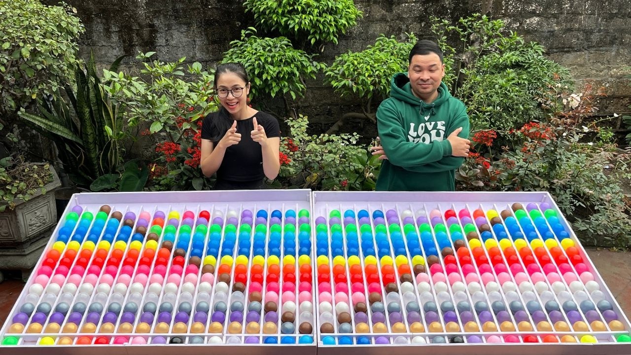 Smart moves puzzle solving game