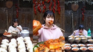 CRAZY Chinese girl eating HUGE spicy food