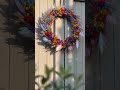 Bunter Trockenblumenkranz an der Haustür | Handgemacht von Farbenkranz #shorts