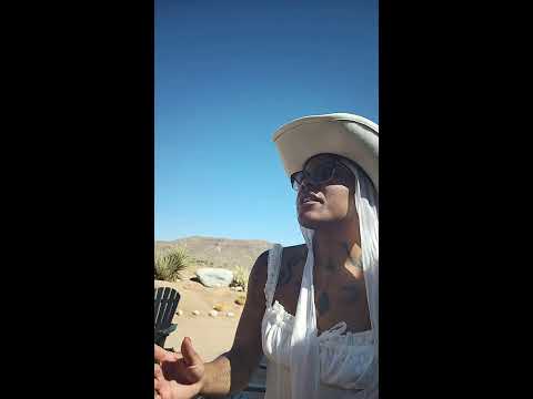 Iniko — in the desert
