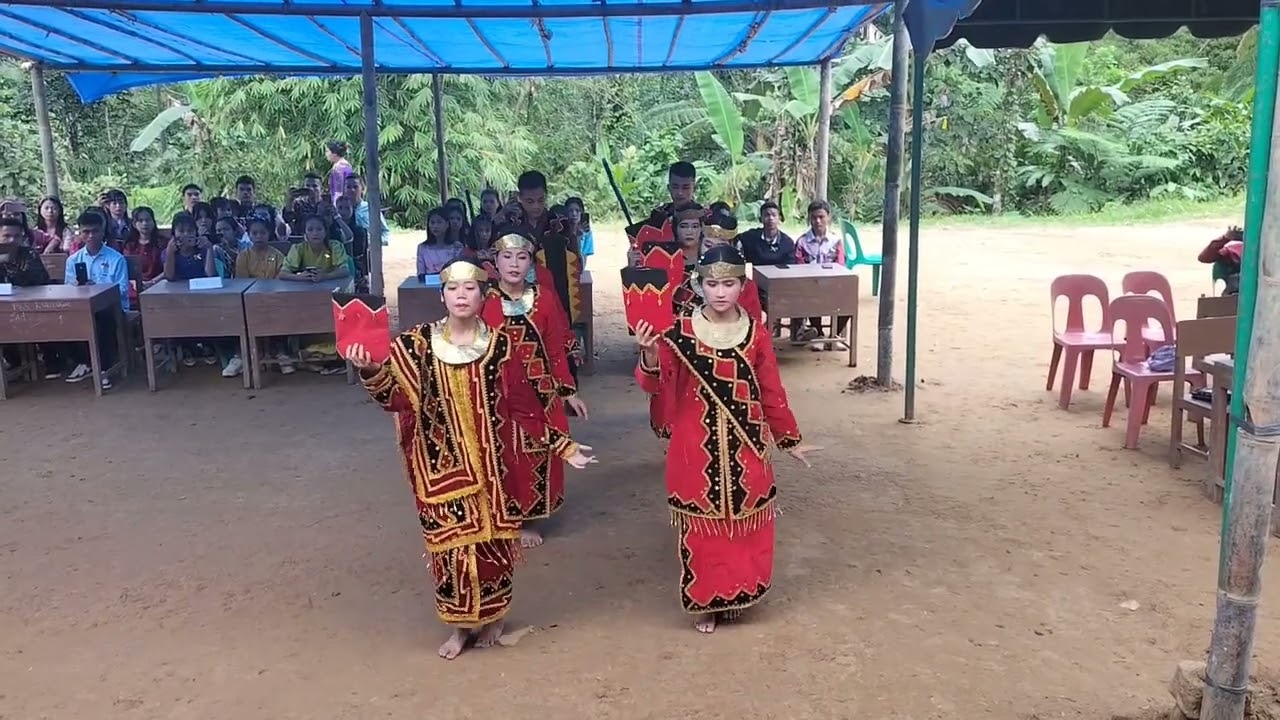 Tarian Sekapur Sirih (Fame'e Afo) SMK NEGERI 2 HURUNA Prov. Sumatera Utara