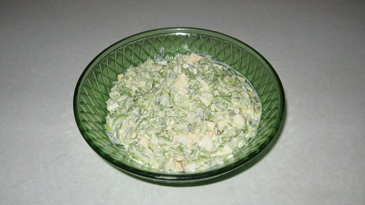 Зеленый салат с луком и яйцом - YouTube