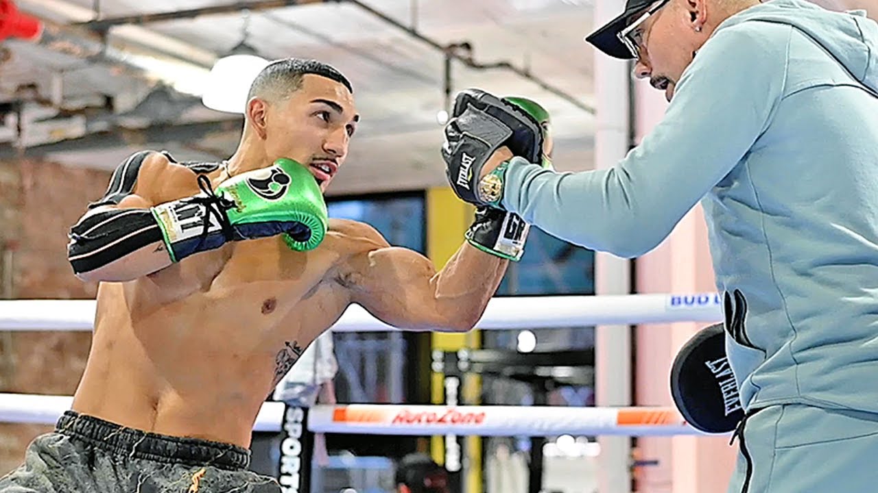 TEOFIMO LOPEZ IN PHENOMENAL SHAPE AT MEDIA WORKOUT! SMASHES PADS AHEAD OF GEORGE KAMBOSOS JR FIGHT