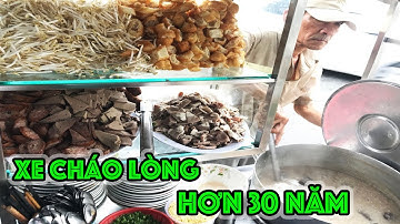 Không thể tin nổi chàng trai 26 tuổi có 21 năm bán cháo lòng trên đường phố