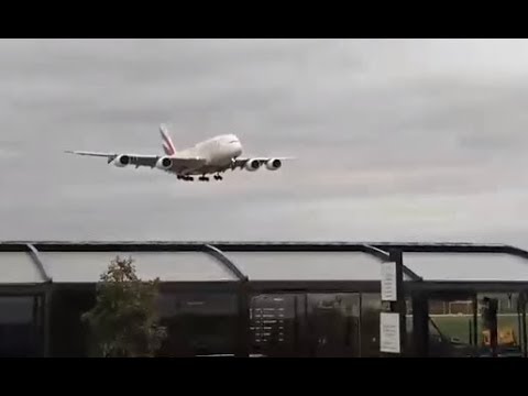 🔴 Live: Manchester airport Emirates A380 crosswind landing airbus a220