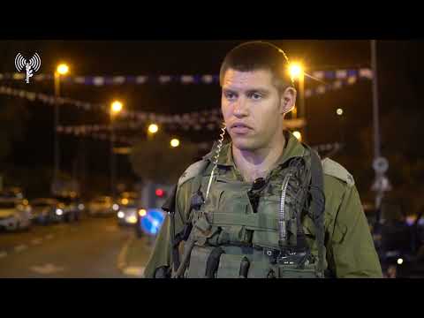 מפקד פלוגה בסיירת צנחנים רב סרן אריאל בן משה מתאר את הפעילות בעקבות הפיגוע באריאל צילום דובר צה ל 