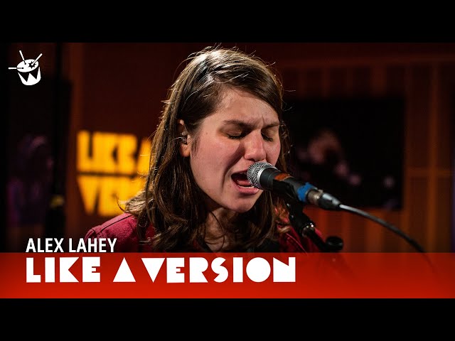 Alex Lahey covers My Chemical Romance 'Welcome to the Black Parade' for Like A Version class=